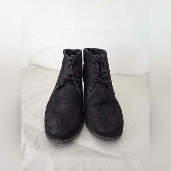 Jaclyn Smith Chelsea Booties Ankle Boots Dapper Oxford Chukka Black Faux Suede 7 - Picture 3 of 8